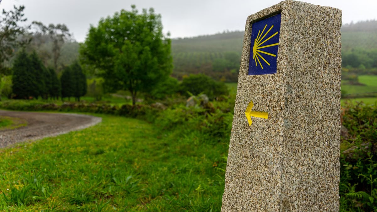 A tranquil scene of a waymark on the Camino de Santiago walking route.